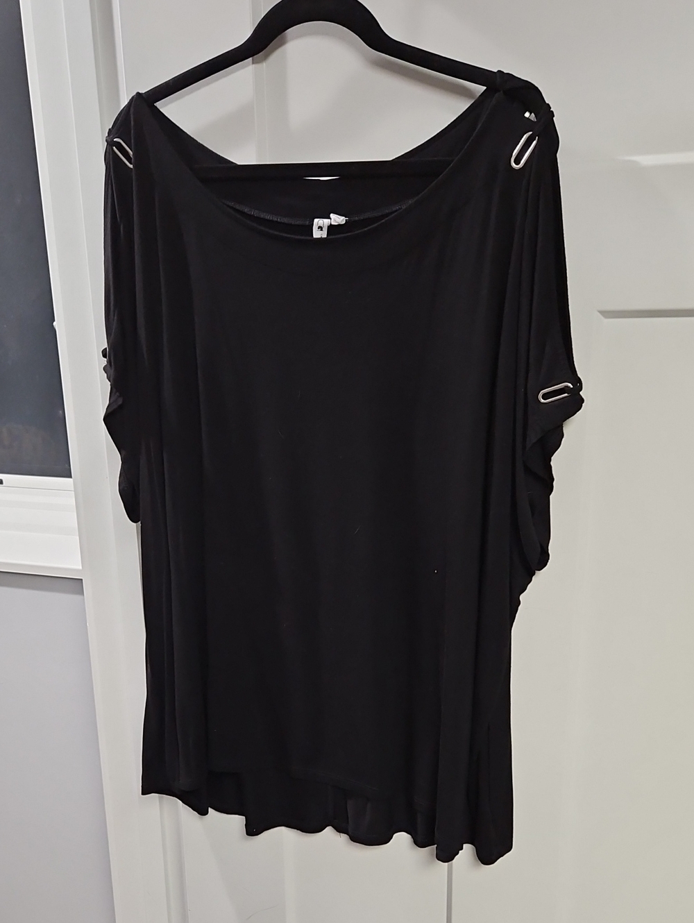Cable & Gauge Black Short Sleeve Draped Top with Hardware Accents
